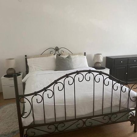 Lovely 3 Bedroom Apartment In Quiet Area W/ Pool Πούλα Εξωτερικό φωτογραφία