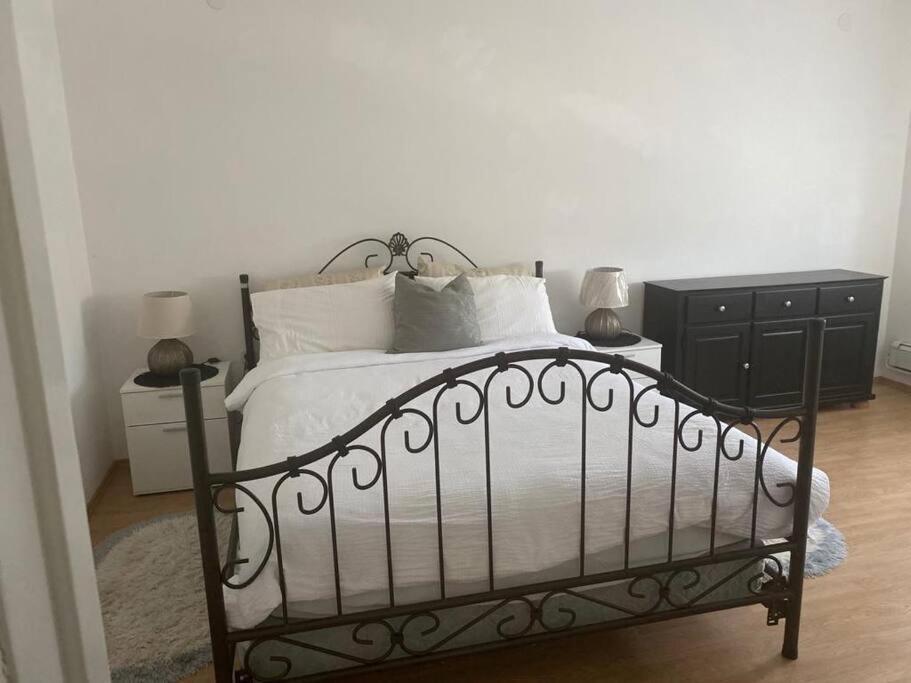Lovely 3 Bedroom Apartment In Quiet Area W/ Pool Πούλα Εξωτερικό φωτογραφία