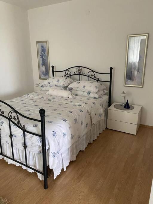 Lovely 3 Bedroom Apartment In Quiet Area W/ Pool Πούλα Εξωτερικό φωτογραφία